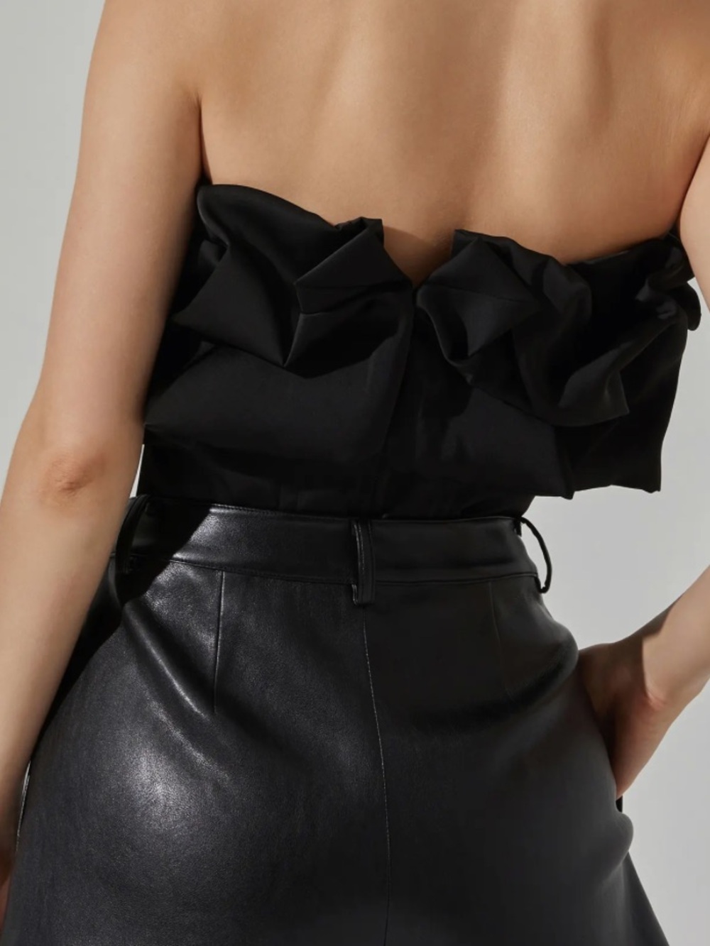 ASTR Ruffle Top - Picture 2 of 5